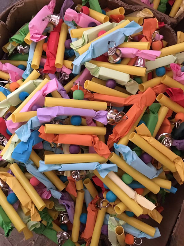 Parrot Shredding Candy Toy shipping to Germany